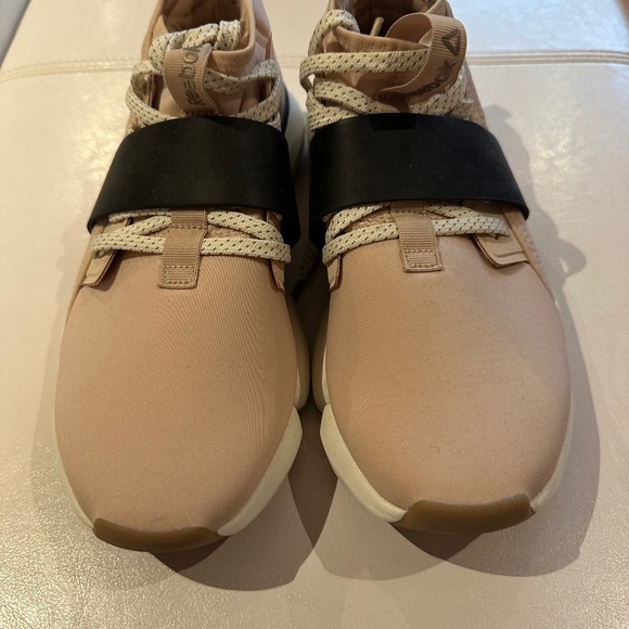 Reebok Split Flex Woman’s Size 8 Never Been Worn - Picture 1 of 4
